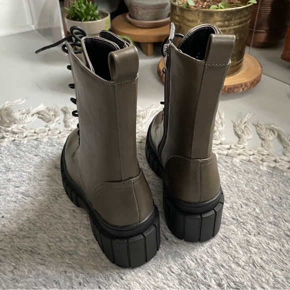 ASOS Truffle Collection chunky lace up ankle boots in khaki (olive green) - Picture 7 of 13